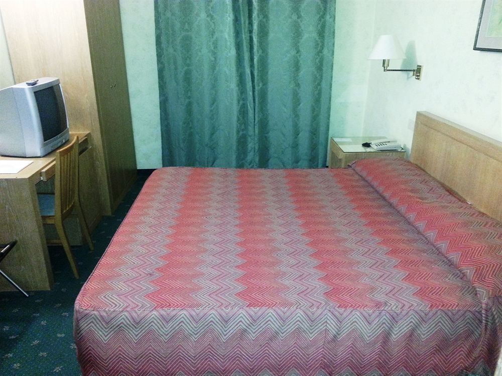 Hotel Principe Модена Екстериор снимка