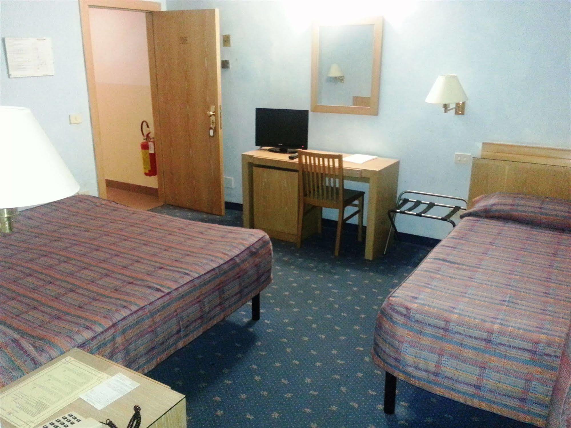 Hotel Principe Модена Екстериор снимка